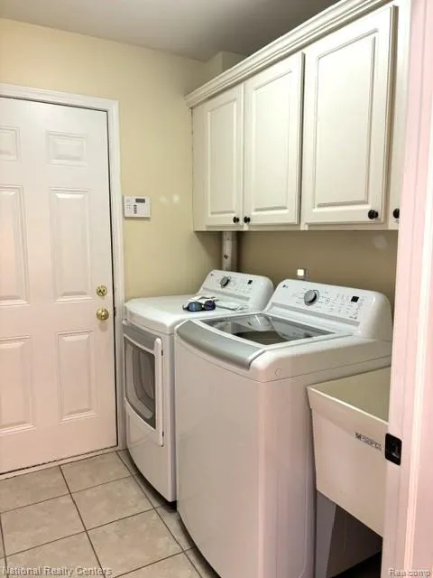 809 Chelsea Ridge Court Howell City, MI 48843