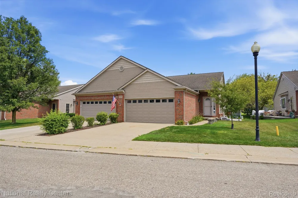 809 Chelsea Ridge Court Howell City, MI 48843