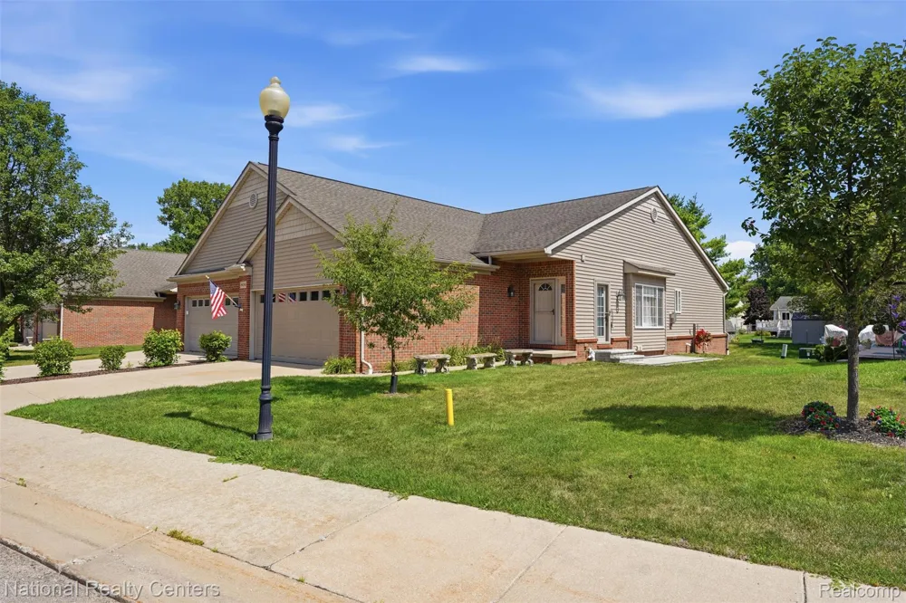 809 Chelsea Ridge Court Howell City, MI 48843