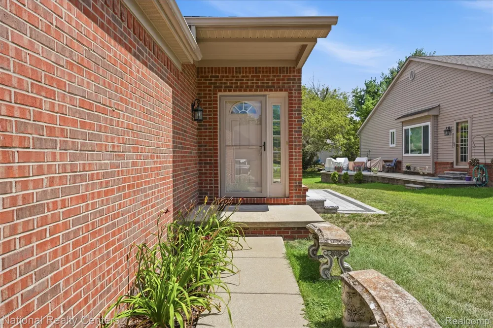 809 Chelsea Ridge Court Howell City, MI 48843
