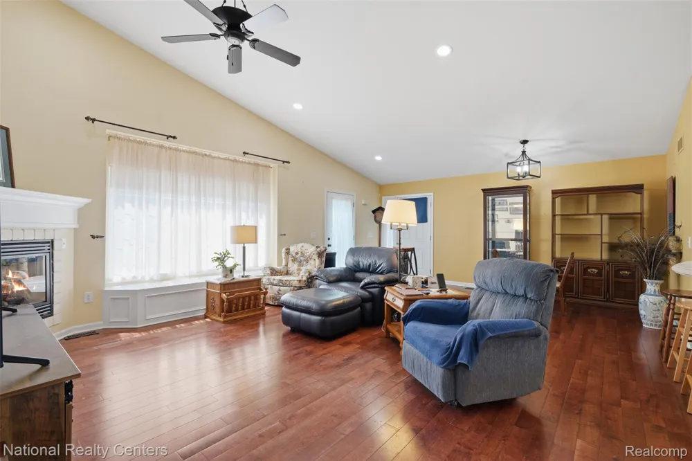 809 Chelsea Ridge Court Howell City, MI 48843