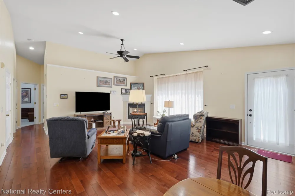 809 Chelsea Ridge Court Howell City, MI 48843