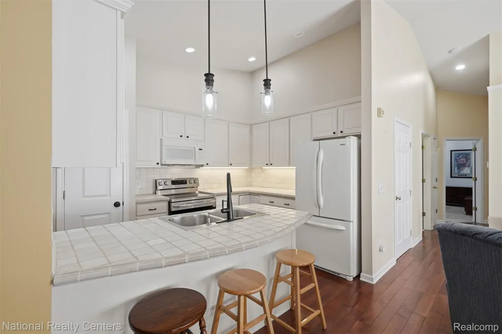 809 Chelsea Ridge Court Howell City, MI 48843