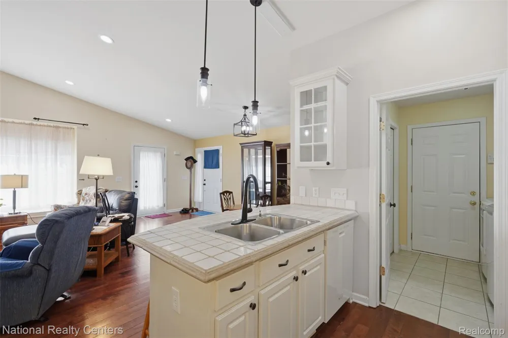 809 Chelsea Ridge Court Howell City, MI 48843