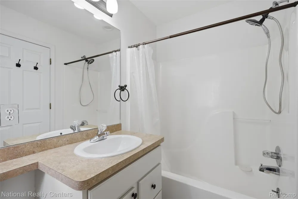 809 Chelsea Ridge Court Howell City, MI 48843