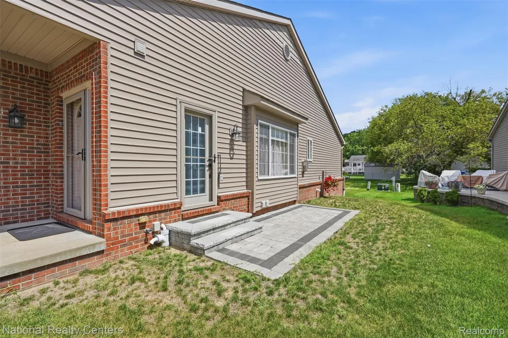 809 Chelsea Ridge Court Howell City, MI 48843