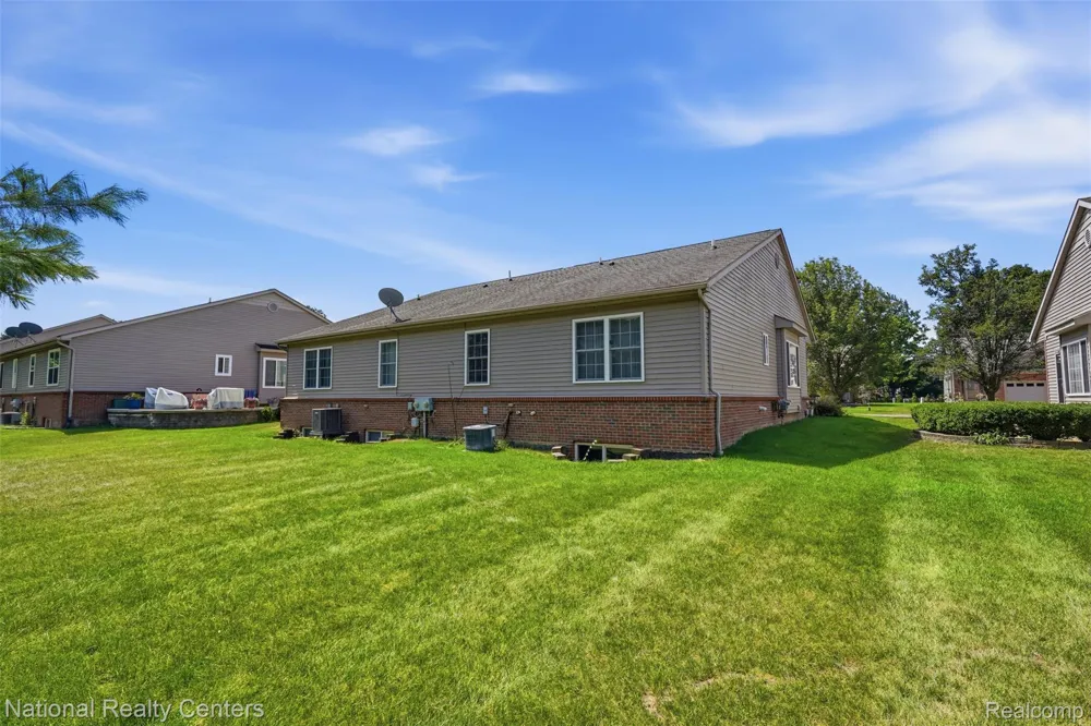 809 Chelsea Ridge Court Howell City, MI 48843
