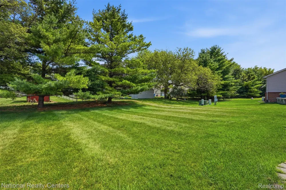809 Chelsea Ridge Court Howell City, MI 48843