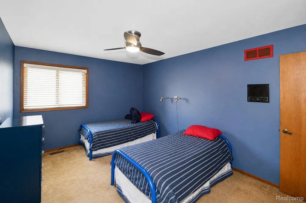 22783 Shadowglen Drive Farmington Hills City, MI 48335