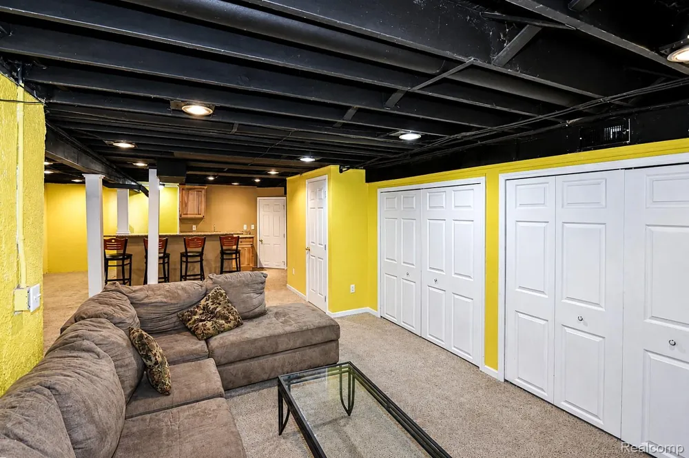 22783 Shadowglen Drive Farmington Hills City, MI 48335