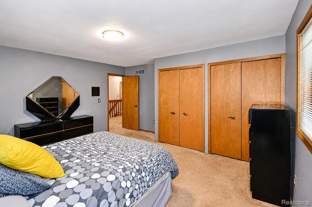 22783 Shadowglen Drive Farmington Hills City, MI 48335