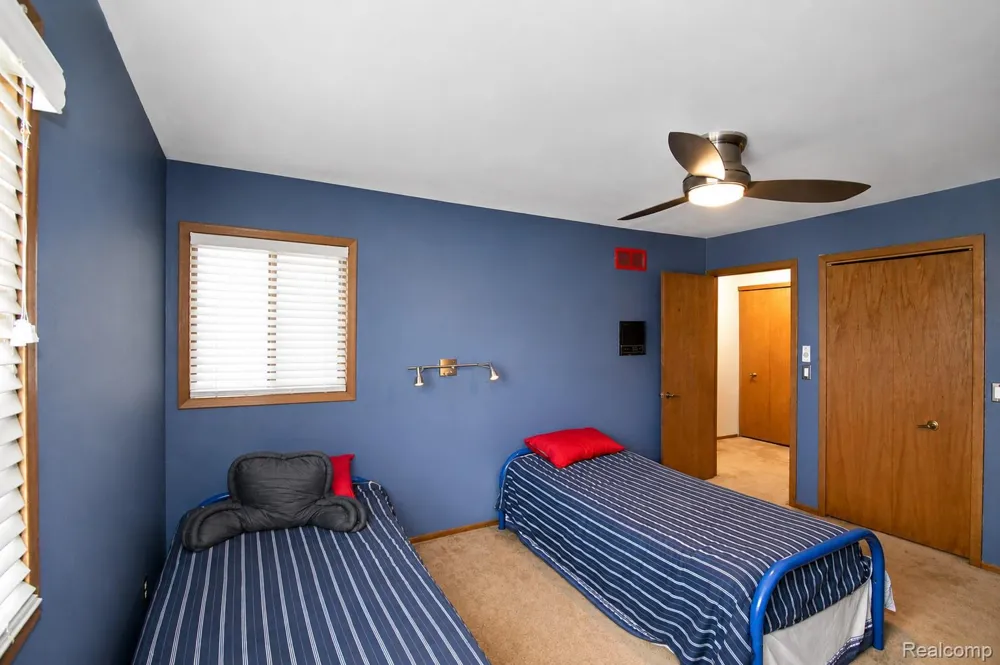 22783 Shadowglen Drive Farmington Hills City, MI 48335