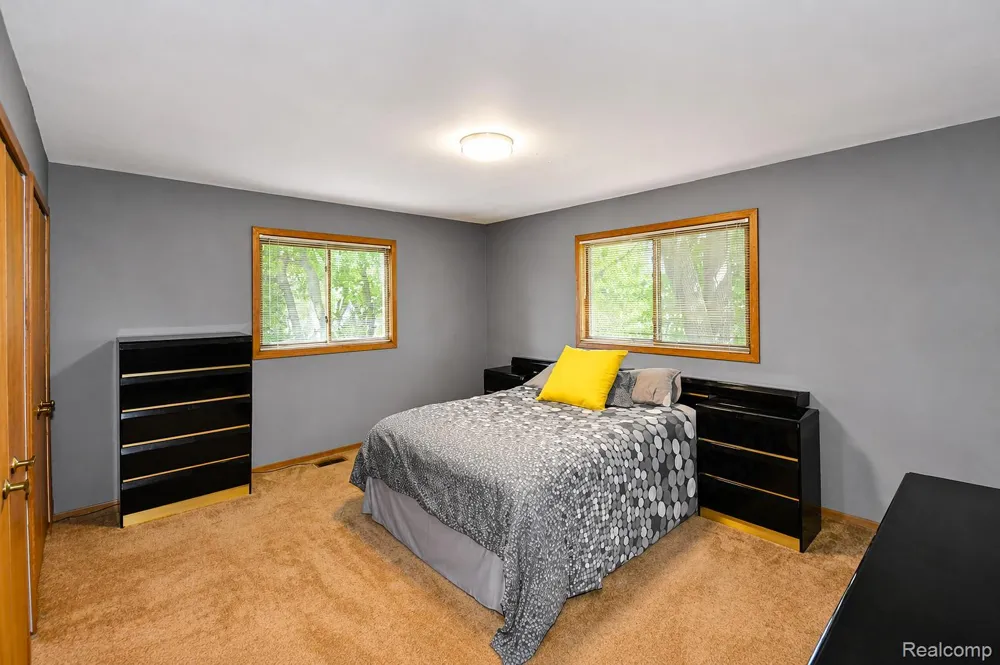 22783 Shadowglen Drive Farmington Hills City, MI 48335