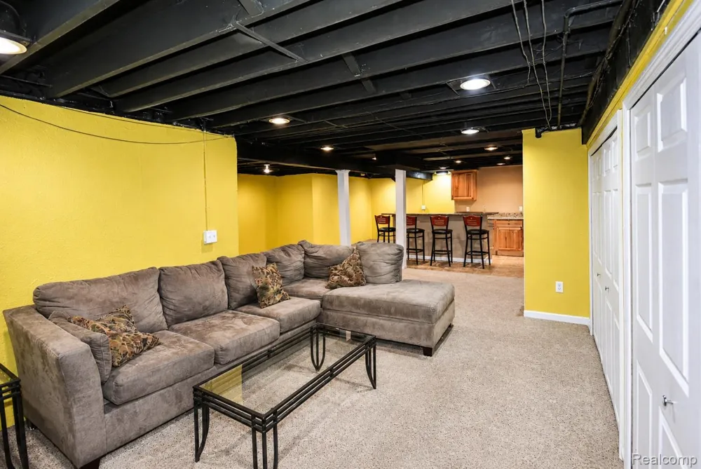 22783 Shadowglen Drive Farmington Hills City, MI 48335