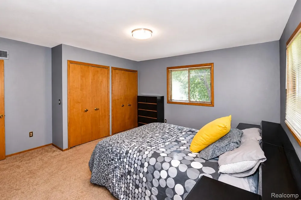 22783 Shadowglen Drive Farmington Hills City, MI 48335