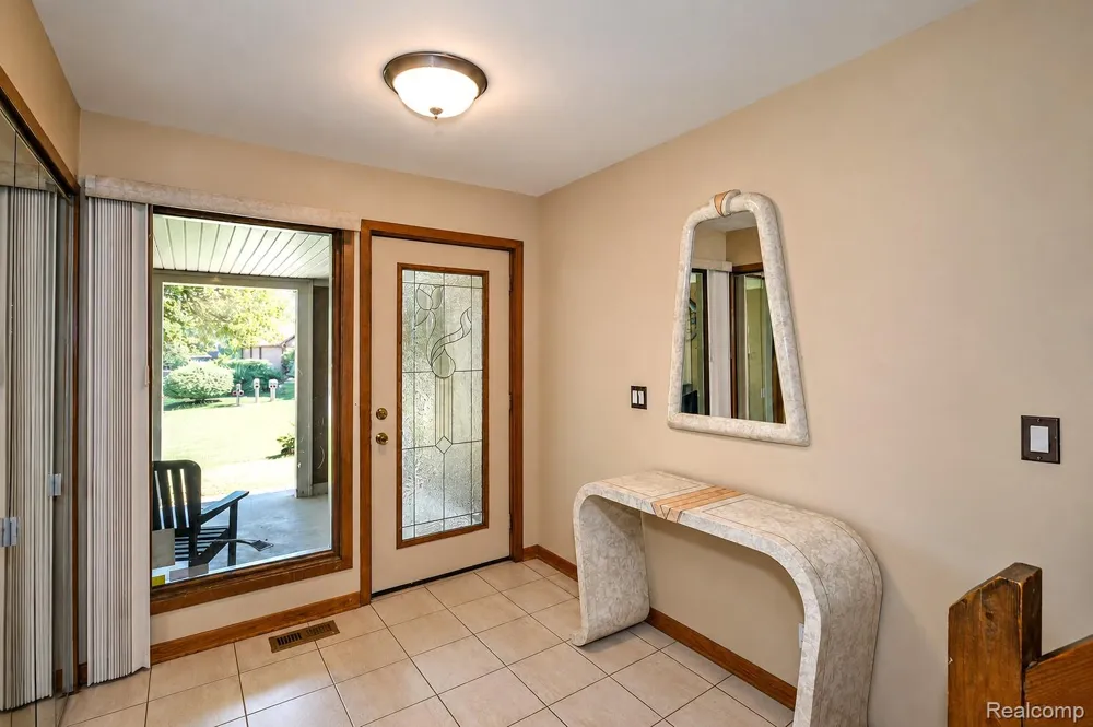 22783 Shadowglen Drive Farmington Hills City, MI 48335