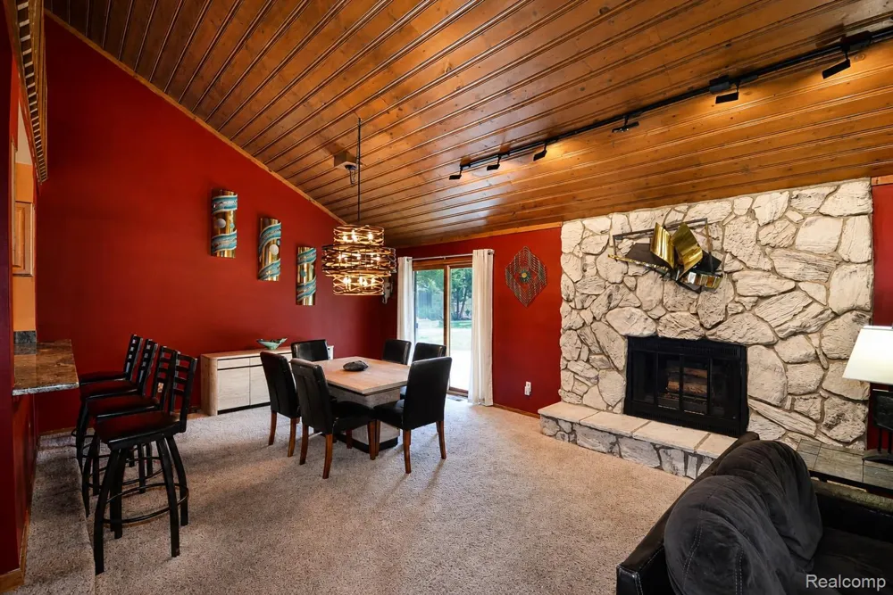 22783 Shadowglen Drive Farmington Hills City, MI 48335