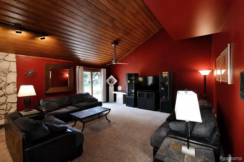 22783 Shadowglen Drive Farmington Hills City, MI 48335