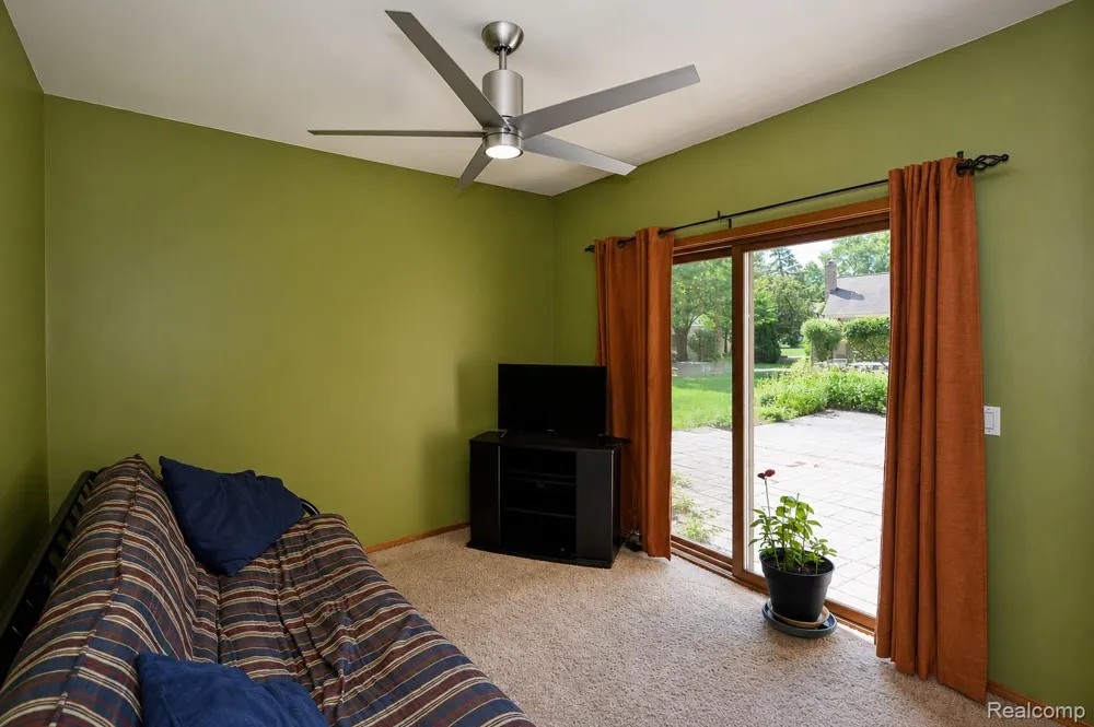 22783 Shadowglen Drive Farmington Hills City, MI 48335