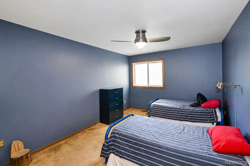 22783 Shadowglen Drive Farmington Hills City, MI 48335