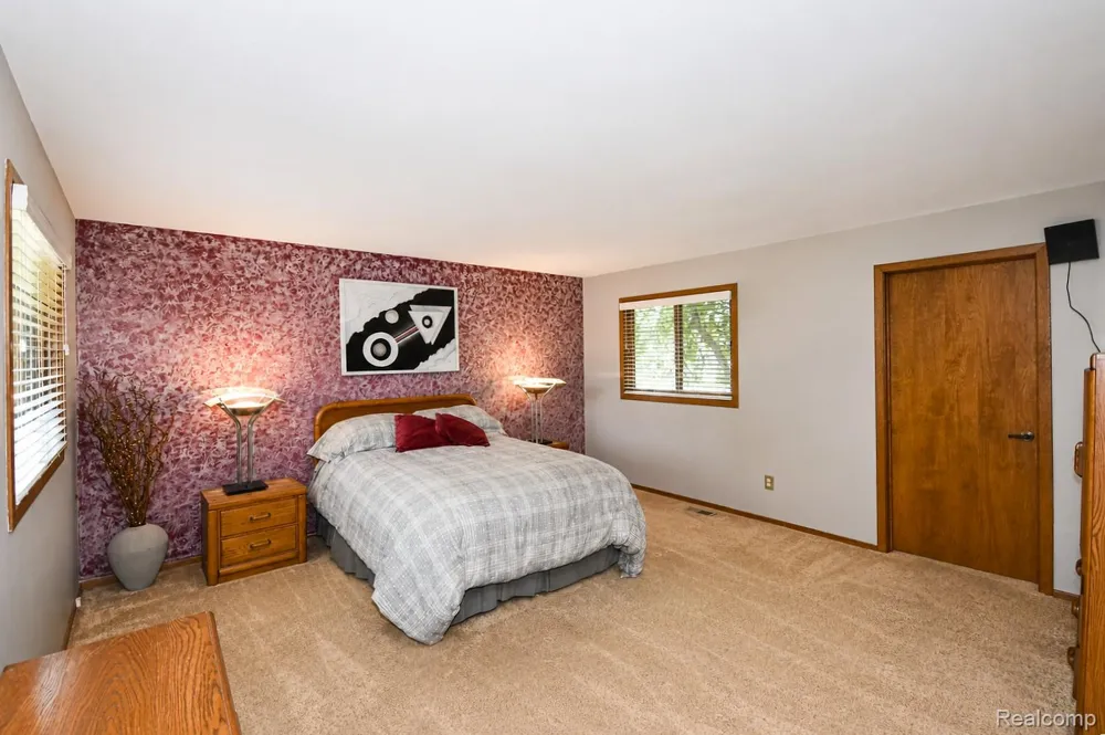 22783 Shadowglen Drive Farmington Hills City, MI 48335