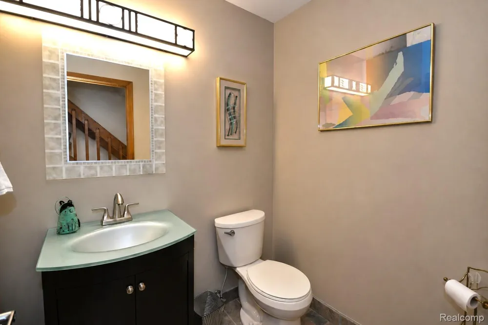 22783 Shadowglen Drive Farmington Hills City, MI 48335