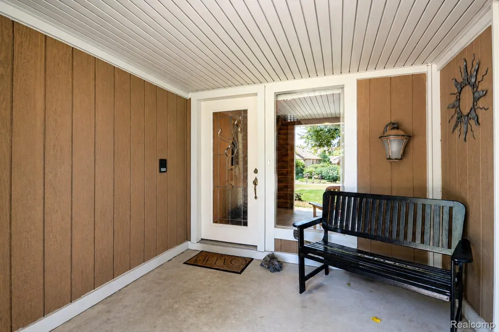 22783 Shadowglen Drive Farmington Hills City, MI 48335