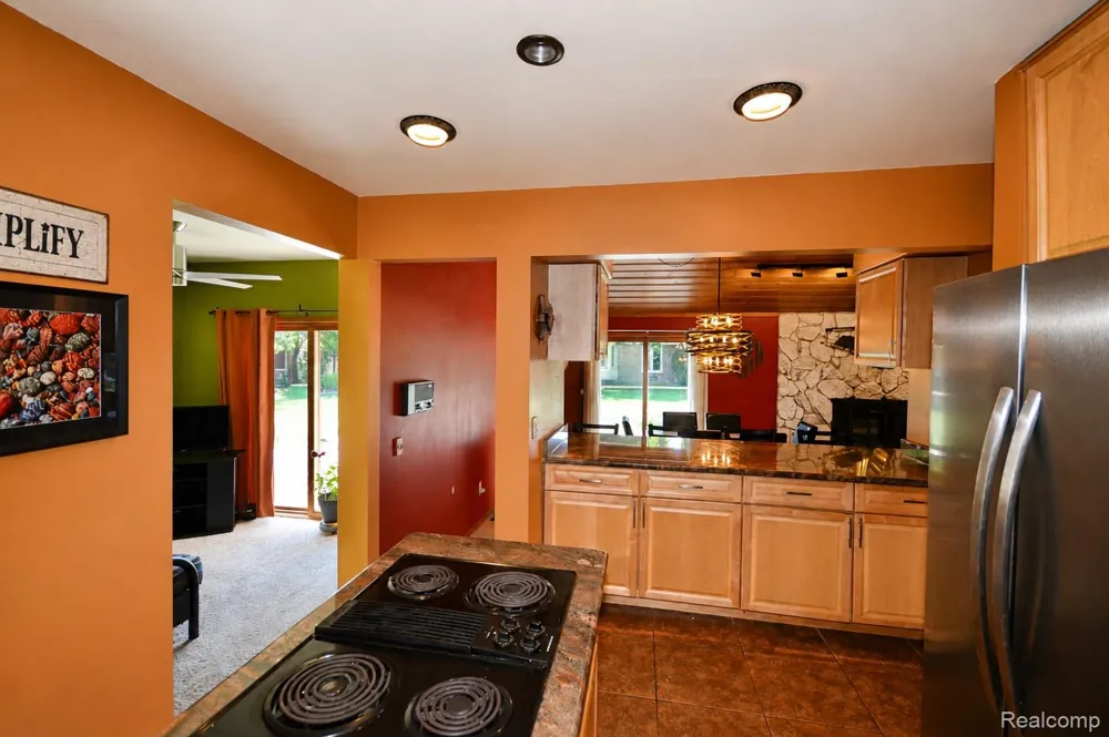 22783 Shadowglen Drive Farmington Hills City, MI 48335