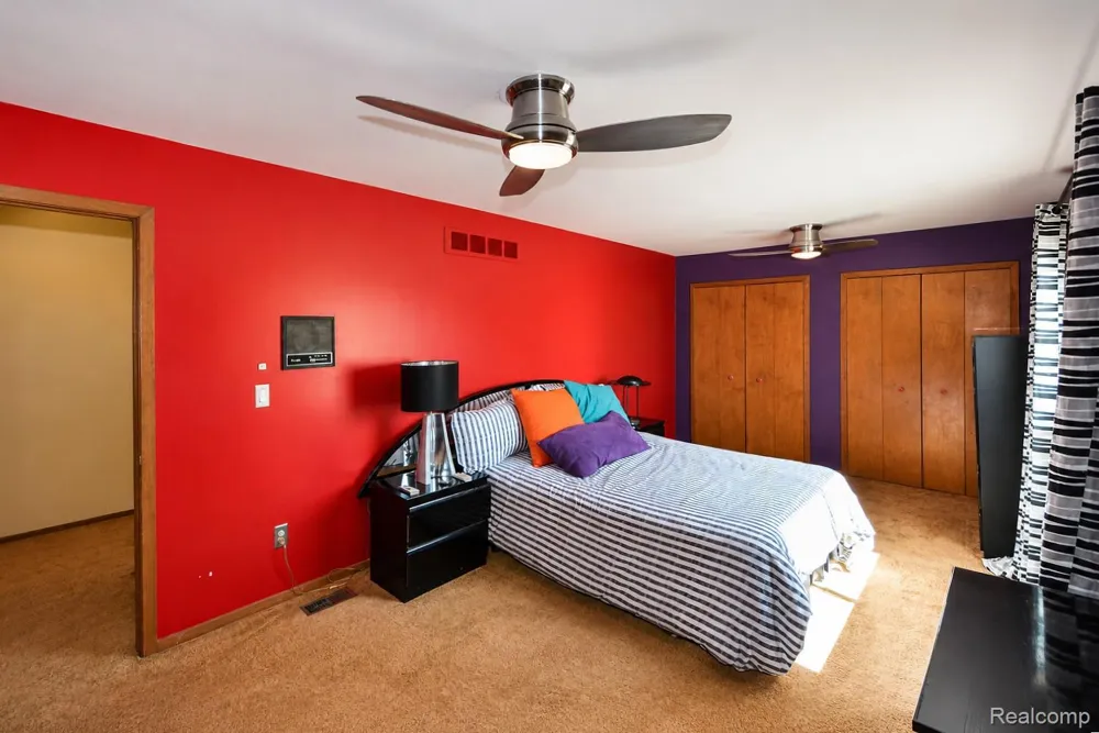 22783 Shadowglen Drive Farmington Hills City, MI 48335