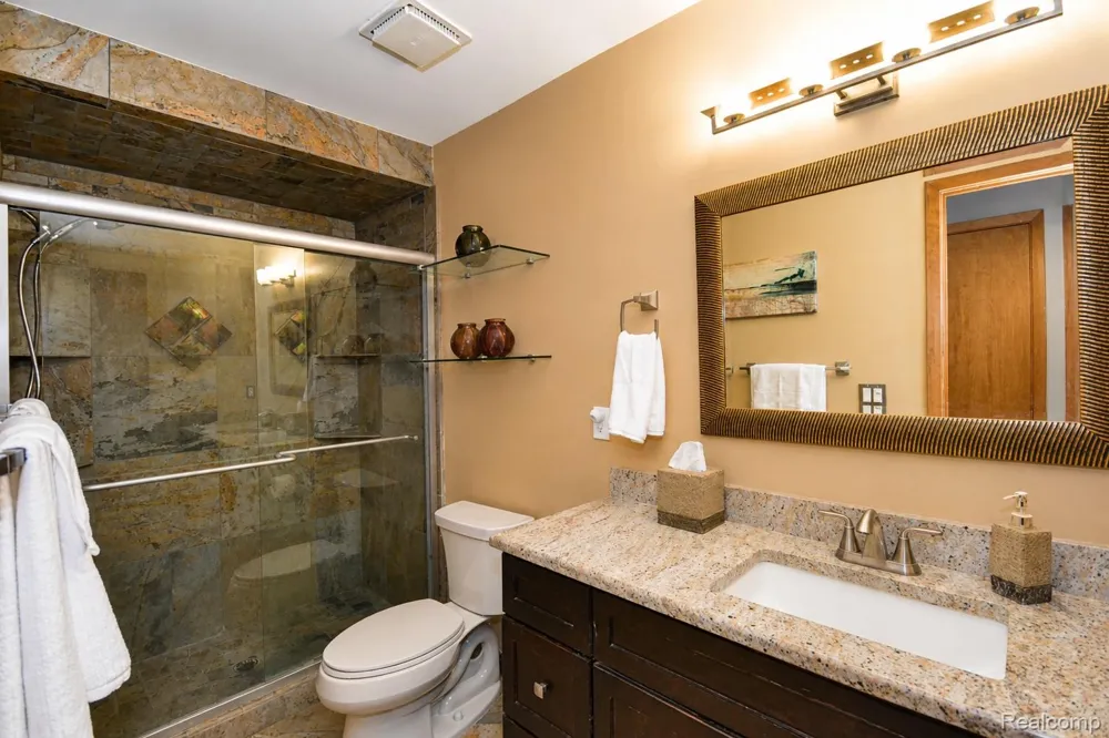 22783 Shadowglen Drive Farmington Hills City, MI 48335