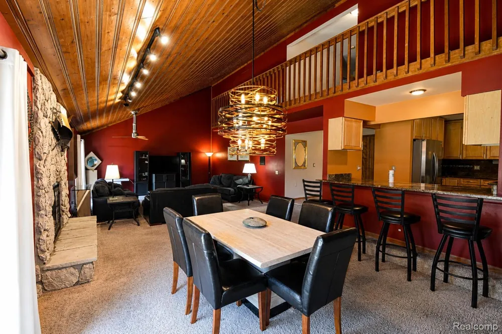 22783 Shadowglen Drive Farmington Hills City, MI 48335