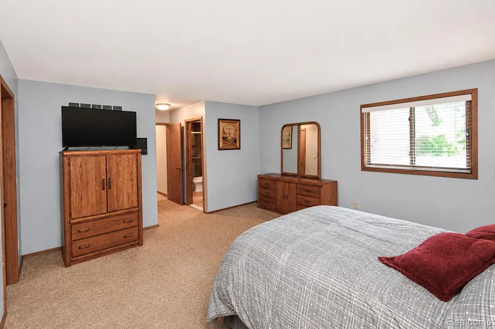 22783 Shadowglen Drive Farmington Hills City, MI 48335