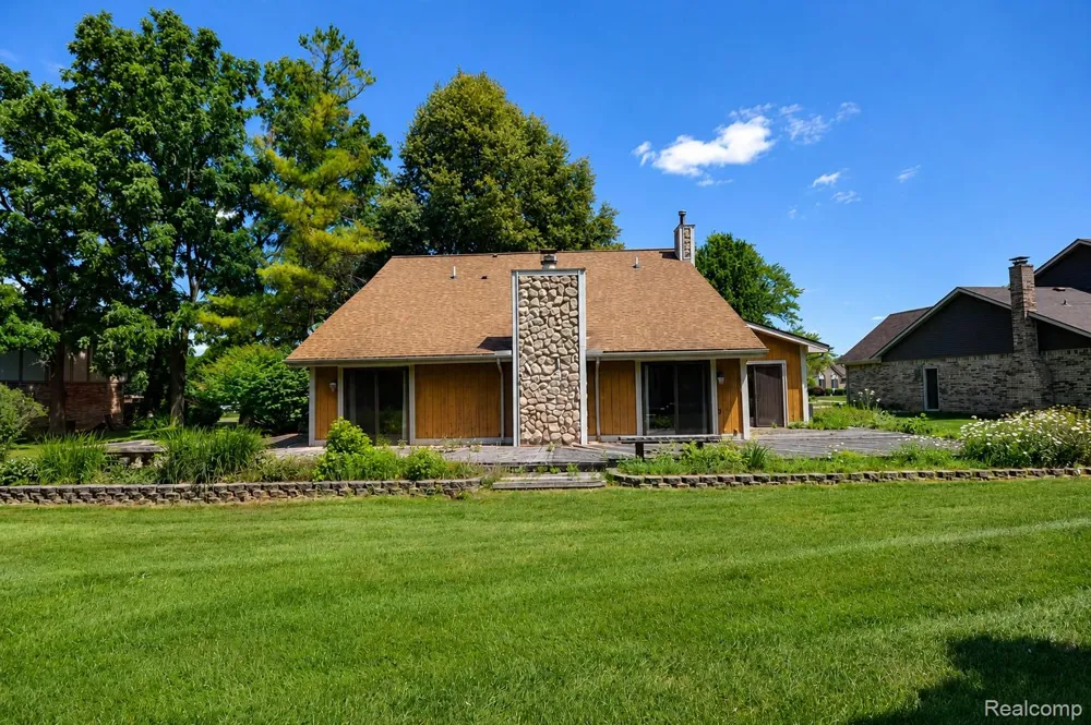 22783 Shadowglen Drive Farmington Hills City, MI 48335