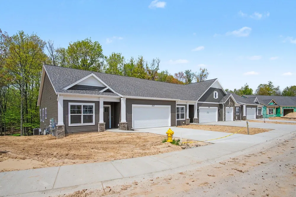 2875 E Cobblestone Court SE #48 Kentwood City, MI 49512