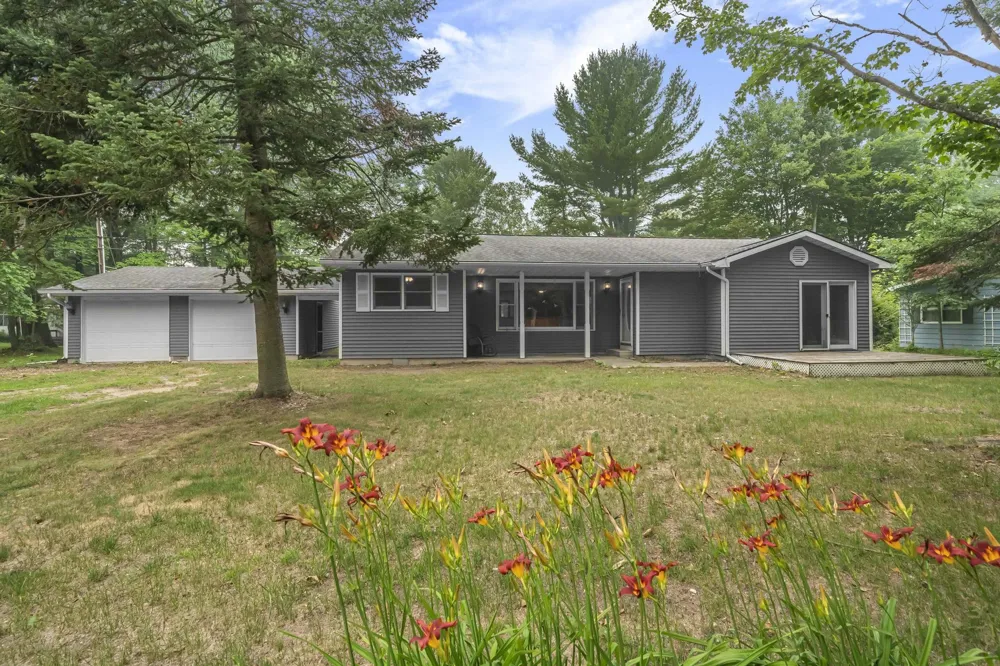 6586 Betsie River Road Grant Township, MI 49643