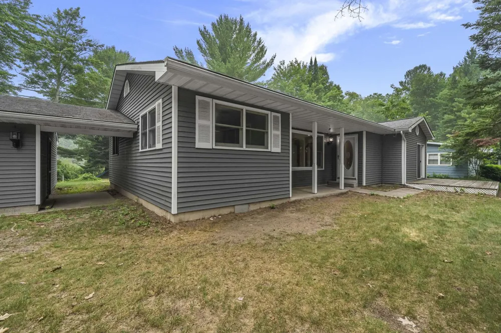 6586 Betsie River Road Grant Township, MI 49643