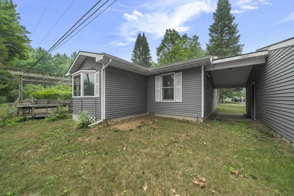 6586 Betsie River Road Grant Township, MI 49643