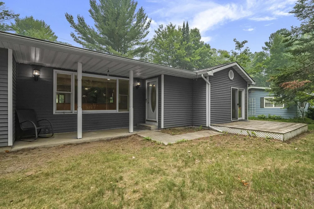 6586 Betsie River Road Grant Township, MI 49643