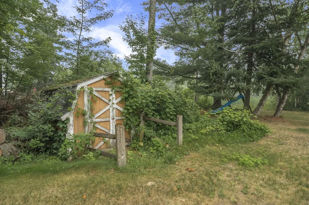 6586 Betsie River Road Grant Township, MI 49643