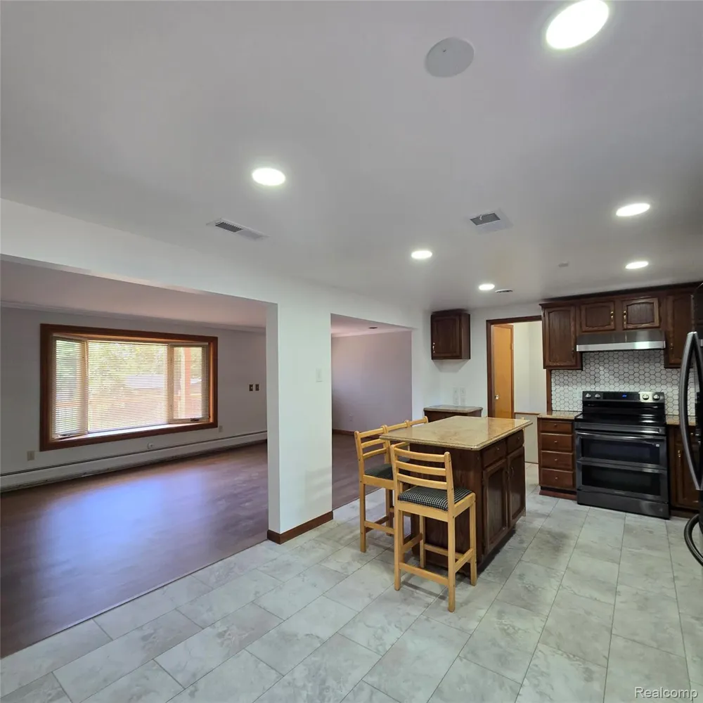 311 Nevada Avenue Rochester Hills City, MI 48309