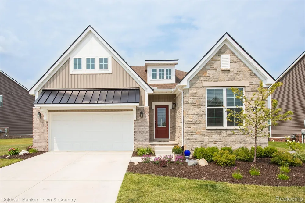 2329 Provencal Drive Commerce Charter Township, MI 48382