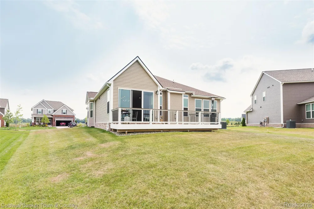 2329 Provencal Drive Commerce Charter Township, MI 48382