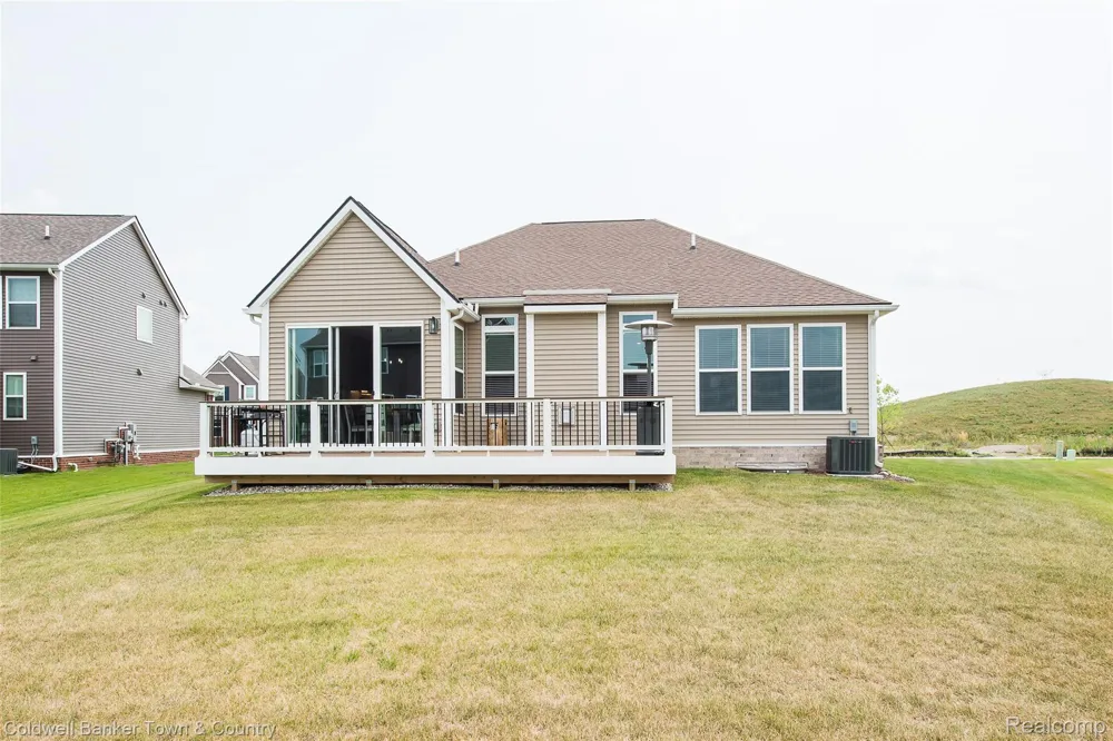 2329 Provencal Drive Commerce Charter Township, MI 48382