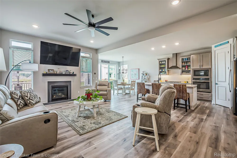 2329 Provencal Drive Commerce Charter Township, MI 48382