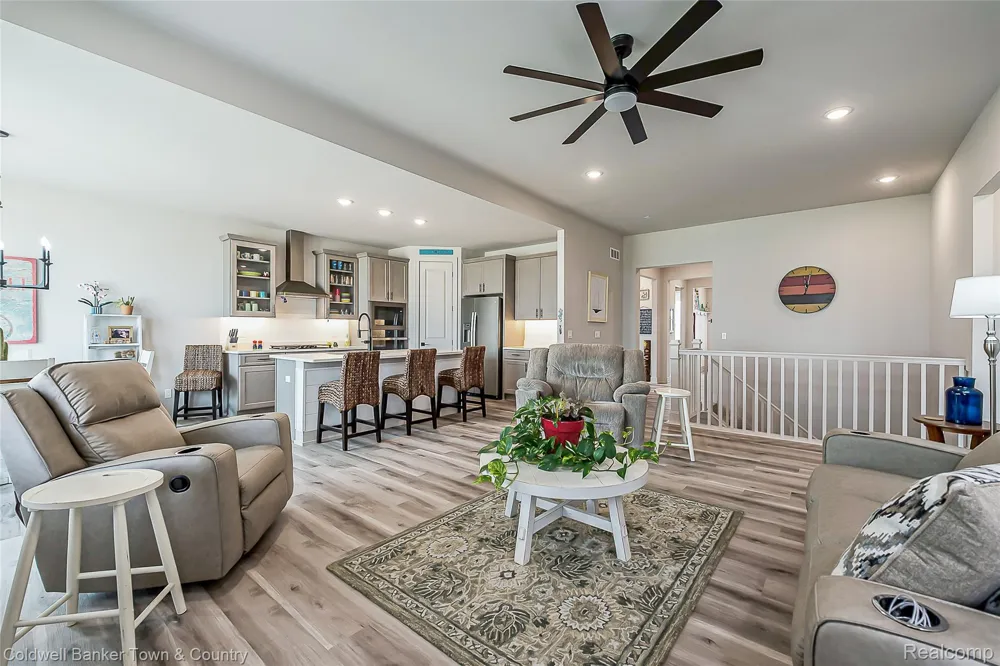 2329 Provencal Drive Commerce Charter Township, MI 48382