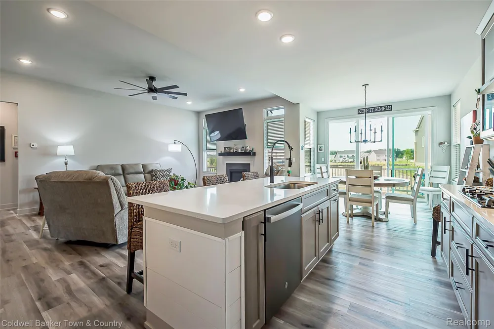 2329 Provencal Drive Commerce Charter Township, MI 48382
