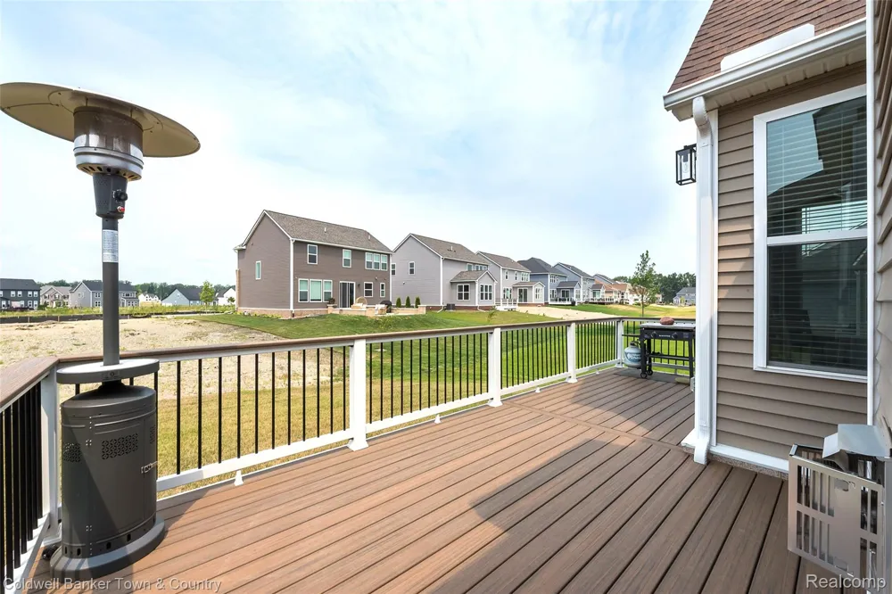 2329 Provencal Drive Commerce Charter Township, MI 48382