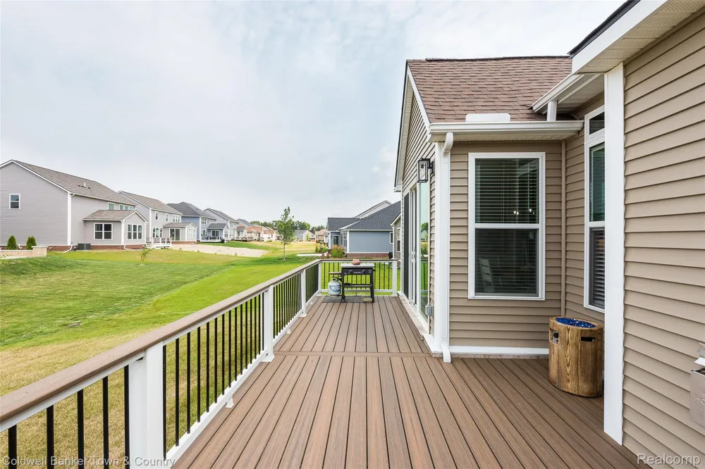 2329 Provencal Drive Commerce Charter Township, MI 48382