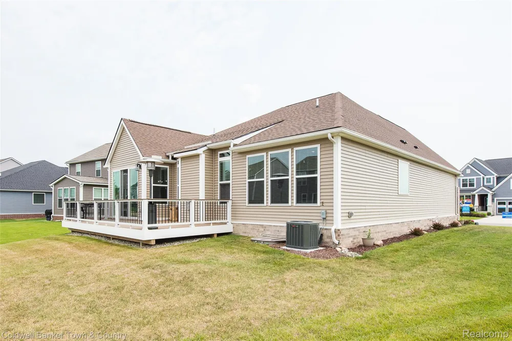 2329 Provencal Drive Commerce Charter Township, MI 48382