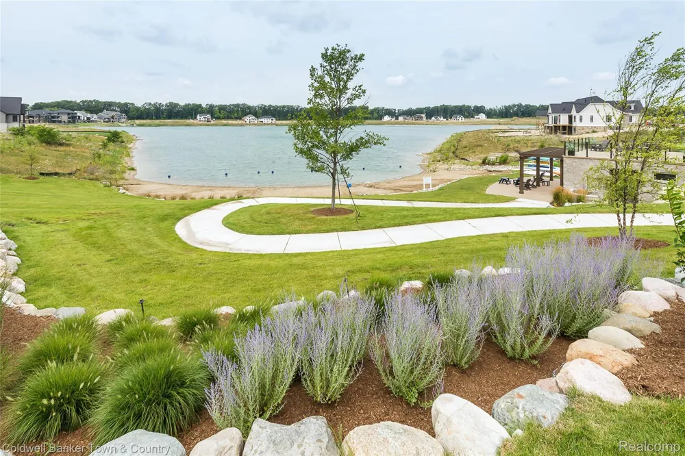 2329 Provencal Drive Commerce Charter Township, MI 48382